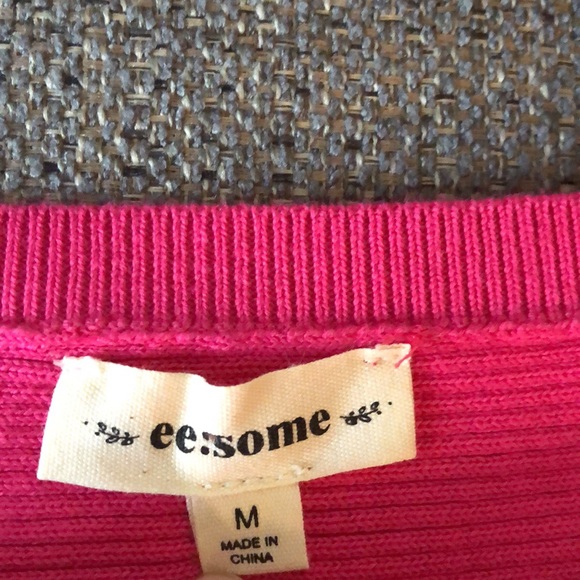 Beautiful pink and red cotton sweater! It is in excellent condition - Picture 4 of 5